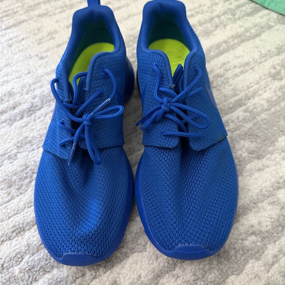 Nike Blue Athletic Sneakers Lightweight Mesh Design - Picture 5 of 8